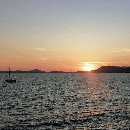 T 2 A 5 Mn A Pied De La Mer Sanary-sur-Mer Exterior foto